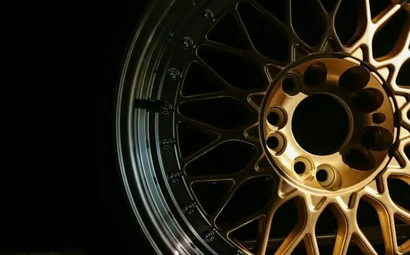 finished gold mesh wheel, close